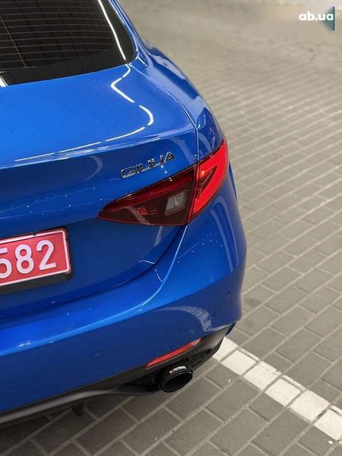 Alfa Romeo Giulia 2017 - фото 9