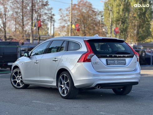 Volvo V60 2016 серый - фото 5