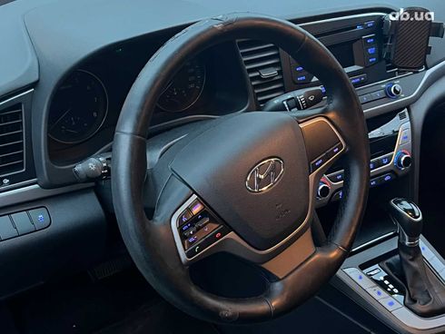 Hyundai Avante 2016 серый - фото 19