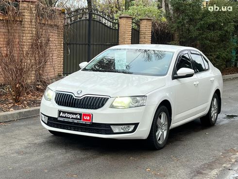 Ford Fiesta 2011 белый - фото 21