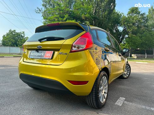 Ford Fiesta 2014 желтый - фото 7