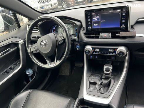 Toyota RAV4 2019 серый - фото 42