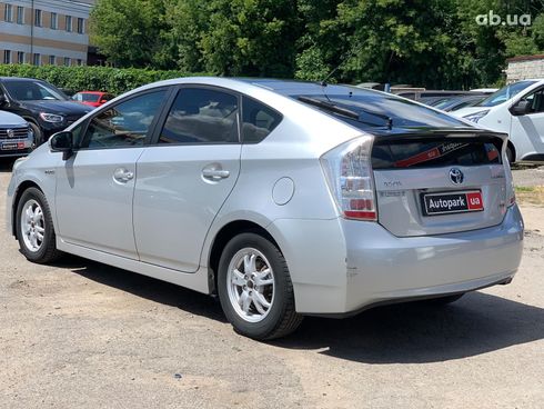 Toyota Prius 2010 серый - фото 7