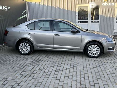 Skoda Octavia 2017 - фото 8