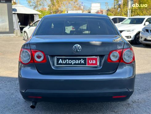 Volkswagen Jetta 2005 серый - фото 6