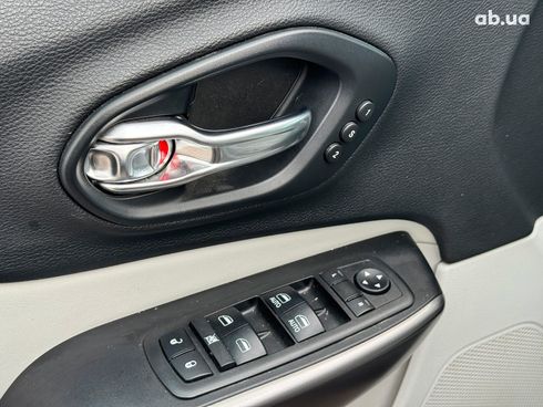 Jeep Cherokee 2018 серый - фото 15