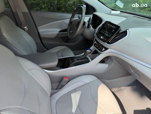 Chevrolet Volt 2017 белый - фото 23