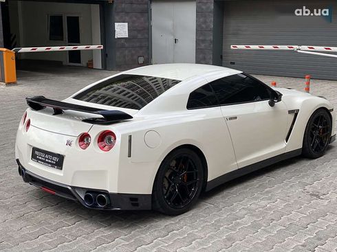 Nissan GT-R 2013 - фото 23