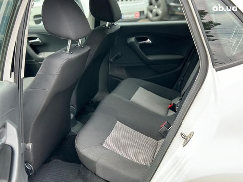 Volkswagen Polo 2009 белый - фото 8