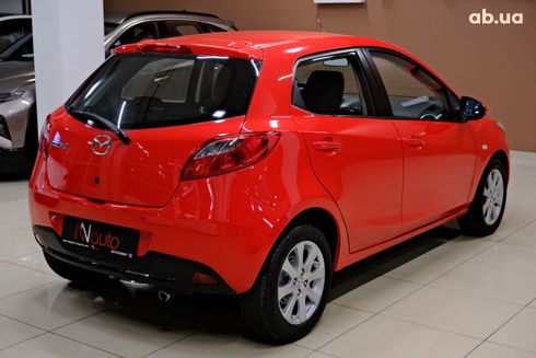 Mazda 2 2010 красный - фото 3