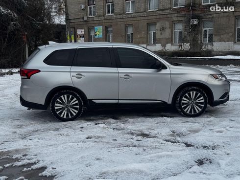 Mitsubishi Outlander 2019 серый - фото 8