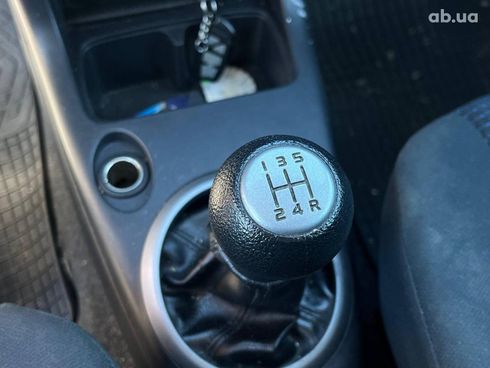 Suzuki Swift 2010 красный - фото 21