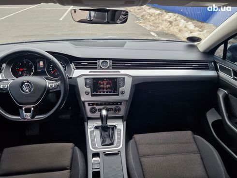 Volkswagen Passat 2017 серый - фото 17