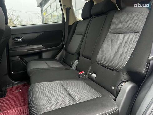 Volkswagen Touran 2011 - фото 17