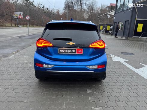 Chevrolet Bolt 2021 синий - фото 7