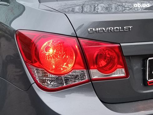 Chevrolet Cruze 2010 серый - фото 10