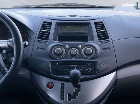Mitsubishi Grandis 2006 - фото 19