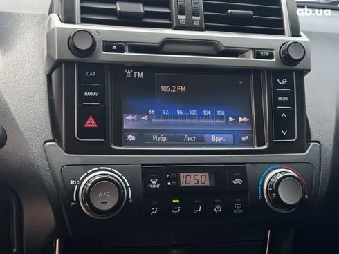 Toyota Land Cruiser Prado 2017 серый - фото 23