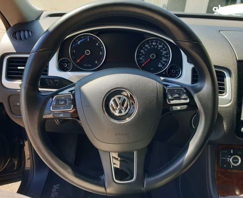 Volkswagen Touareg 2012 серый - фото 16
