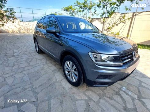Volkswagen Tiguan 2018 серый - фото 4