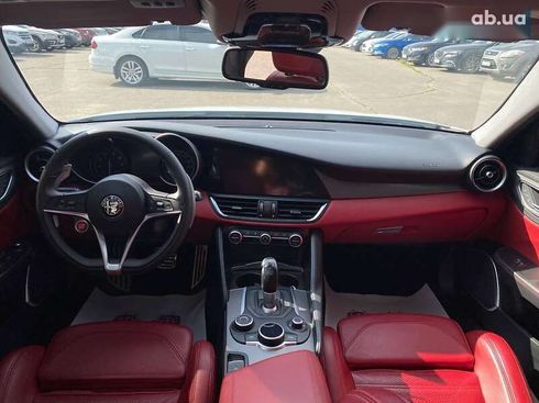 Alfa Romeo Giulia 2018 - фото 18