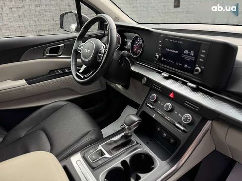 Kia Carnival 2023 - фото 16