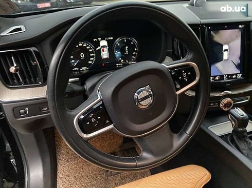 Volvo XC60 2019 - фото 15
