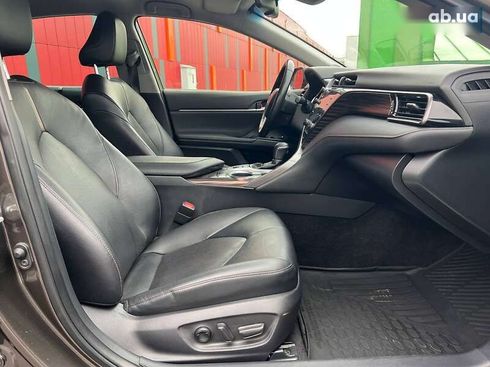 Toyota Camry 2019 - фото 10