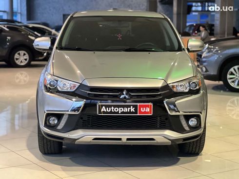 Mitsubishi Outlander 2018 серый - фото 2