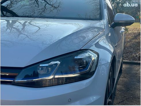 Volkswagen e-Golf 2018 белый - фото 33