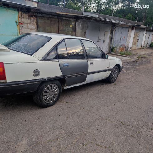 Opel Omega 1987 белый - фото 10