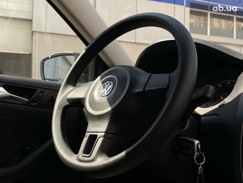 Volkswagen Jetta 2011 белый - фото 30