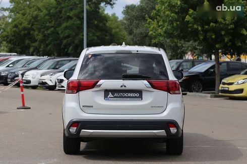 Mitsubishi Outlander 2017 - фото 6