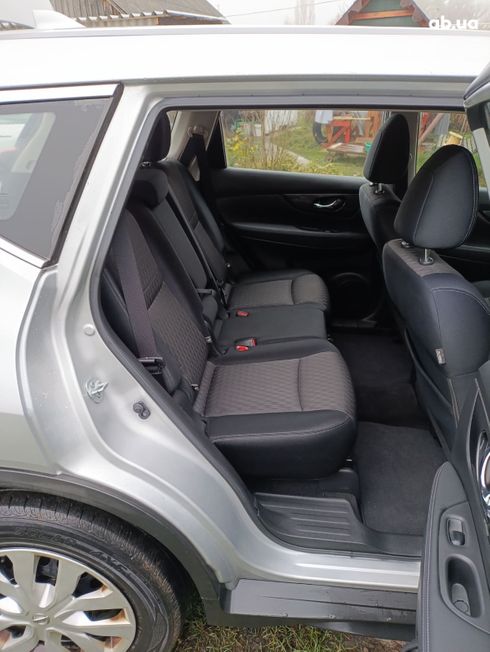 Nissan Rogue 2017 серебристый - фото 15