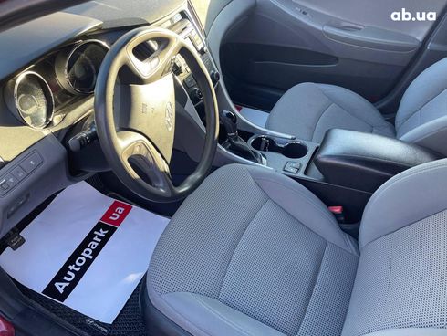 Hyundai Sonata 2014 красный - фото 48