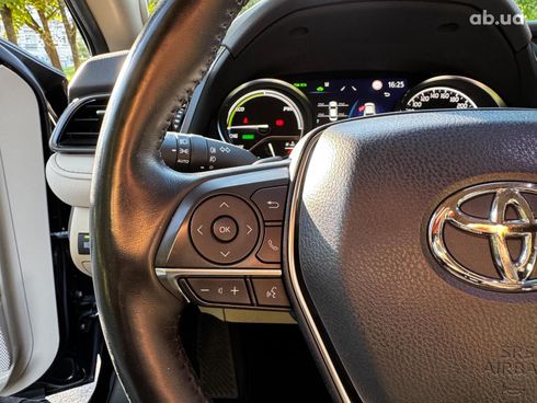 Toyota Camry 2022 черный - фото 18