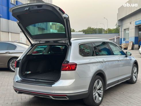 Volkswagen passat alltrack 2019 серый - фото 17