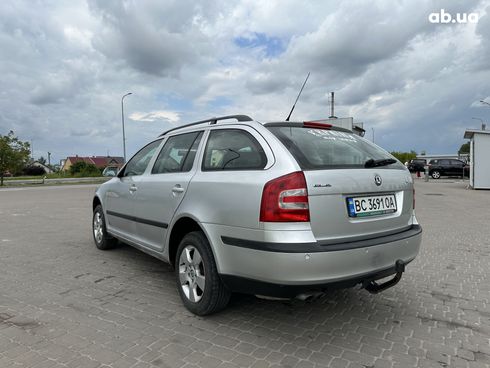 Skoda Octavia 2005 серебристый - фото 4