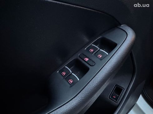 Volkswagen Jetta 2016 белый - фото 11