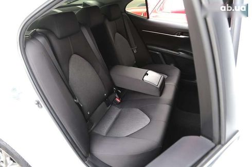 Toyota Camry 2019 - фото 11
