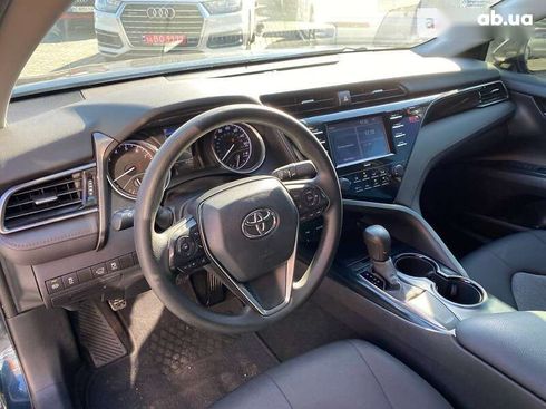 Toyota Camry 2020 - фото 11