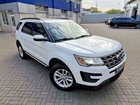 Ford Explorer 2017 белый - фото 33