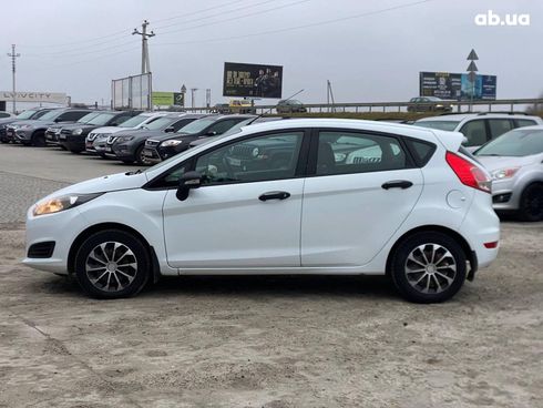 Ford Fiesta 2013 белый - фото 2