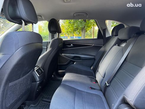Kia Sorento 2016 серый - фото 20