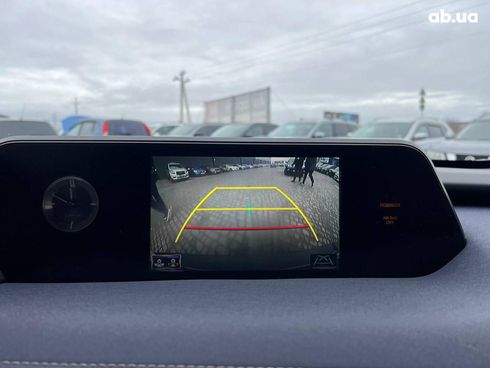 Lexus UX 2019 белый - фото 39