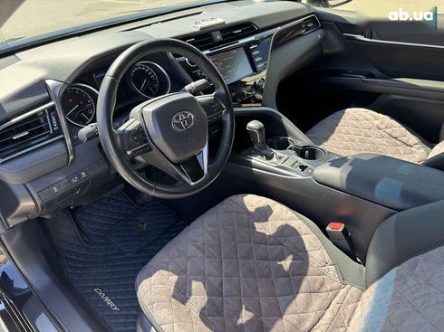 Toyota Camry 2020 - фото 12