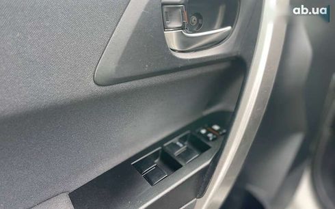 Toyota Auris 2014 - фото 7