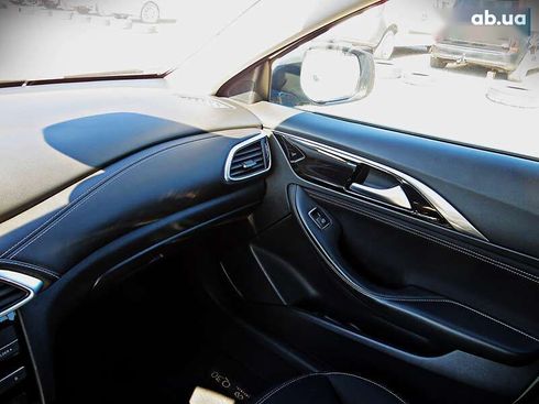 Infiniti Q30 2017 - фото 13