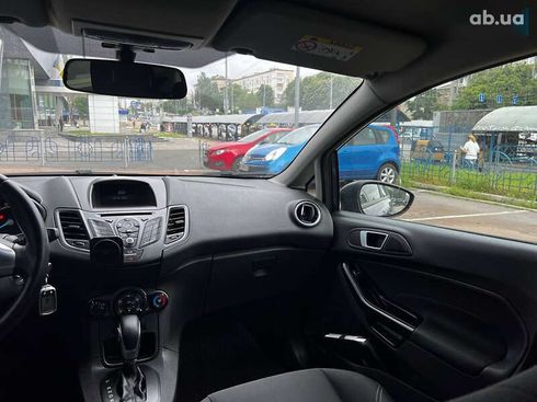 Ford Fiesta 2015 - фото 18