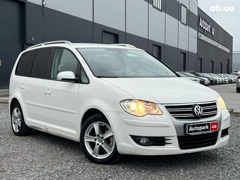 Volkswagen Touran 2009 белый - фото 12